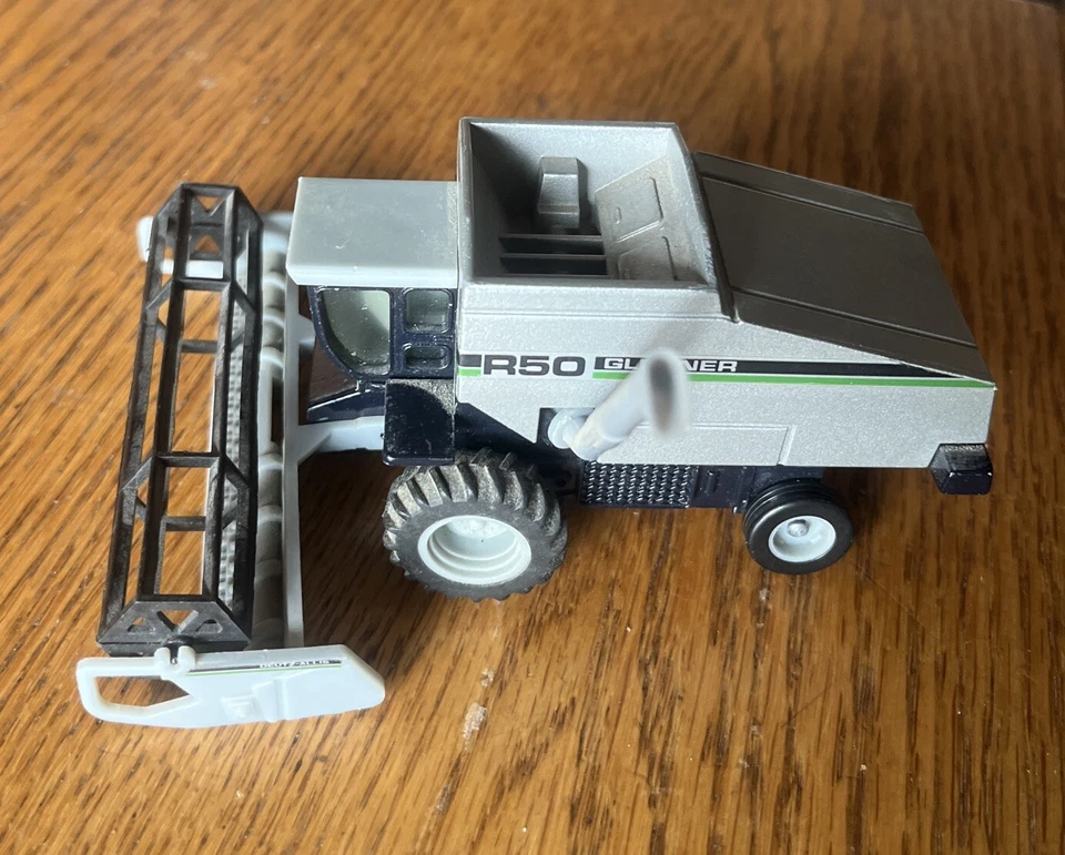 VINTAGE ERTL R50 AGCO DEUTZ ALLIS GLEANER COMBINE 1:64 - Image 2 of 4