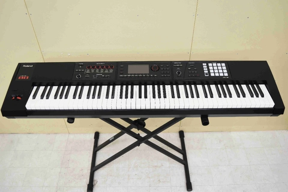 ROLAND FA 08 88 key keyboard synthesizer - Image 2 of 4