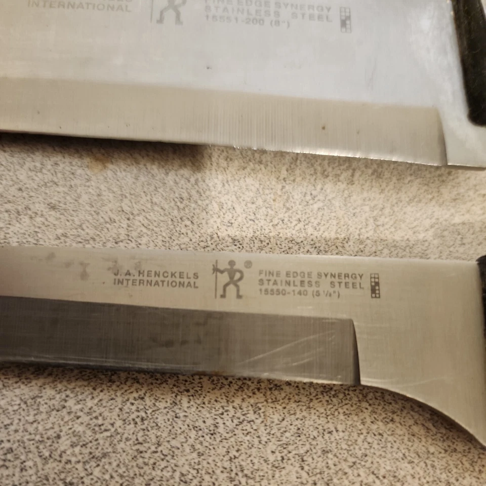 Lote de facas JA HENCKELS FINE EDGE SYNERGY chef, pão, desossa e escultura - Imagem 3 de 4