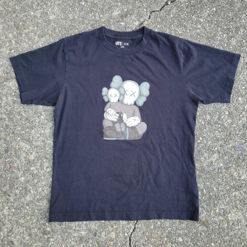 Uniqlo Men's Medium Kaws Graphic Tee
