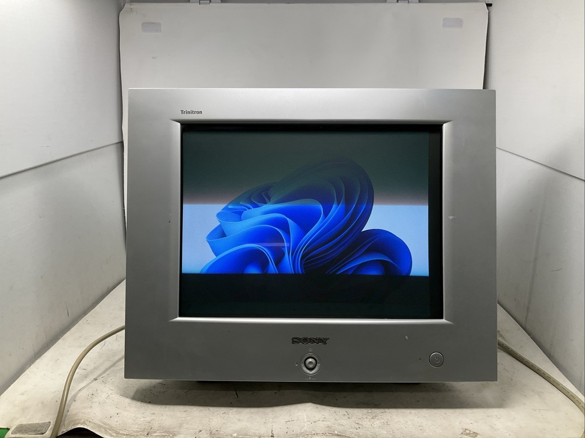 Sony Trinitron HMD-A200 17