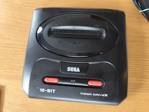 Genuine Sega Mega Drive 2 II PAL+Genuine Controller+Genuine Au Adapter+ Booklets - Picture 7 of 14