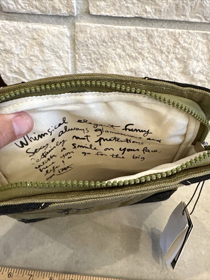 T) Funda iPad Izak Zenou "vive Les Asperge" Verde Ejército Lona Niñas Amigos NUEVA Foto 3 de 4