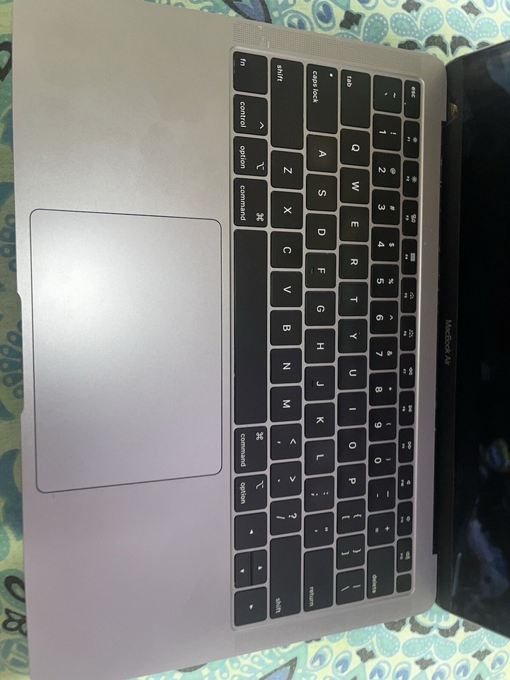 MacBook Air 13” A1932 EMC 3184 Doesn’t Turn On. Broken Screen Only For