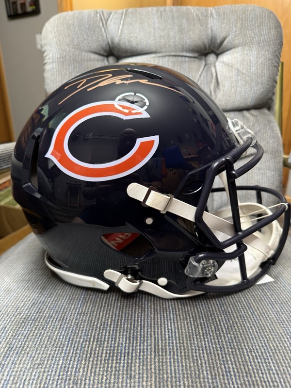 D’Andre Swift  Bears Full Size Signed Authentic Football Helmet (Beckett)