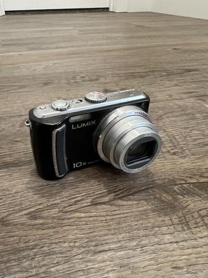 Panasonic LUMIX TZ5 シルバー Panasonic Lumix DMC-TZ5 (Silver) 9-megapixel digital camera with