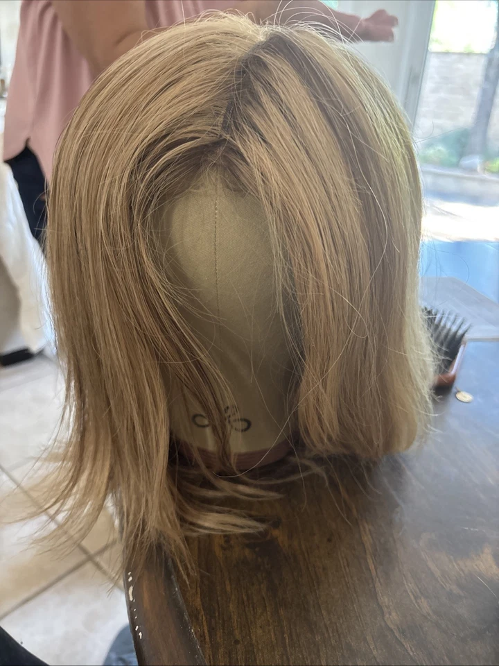 Peluca de cabello humano con tapa frontal de encaje Foto 3 de 4