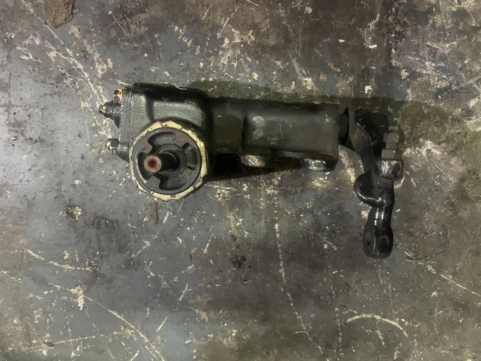 1992-1998 Geo Tracker Power Steering Gear Box  OEM - Image 3 of 3