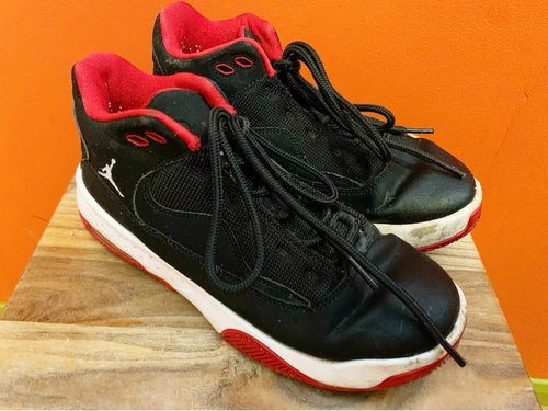 Nike Air Jordan CN8094 016 Mid Scarpe da Basket Nero Rosso UK 5 EUR 38