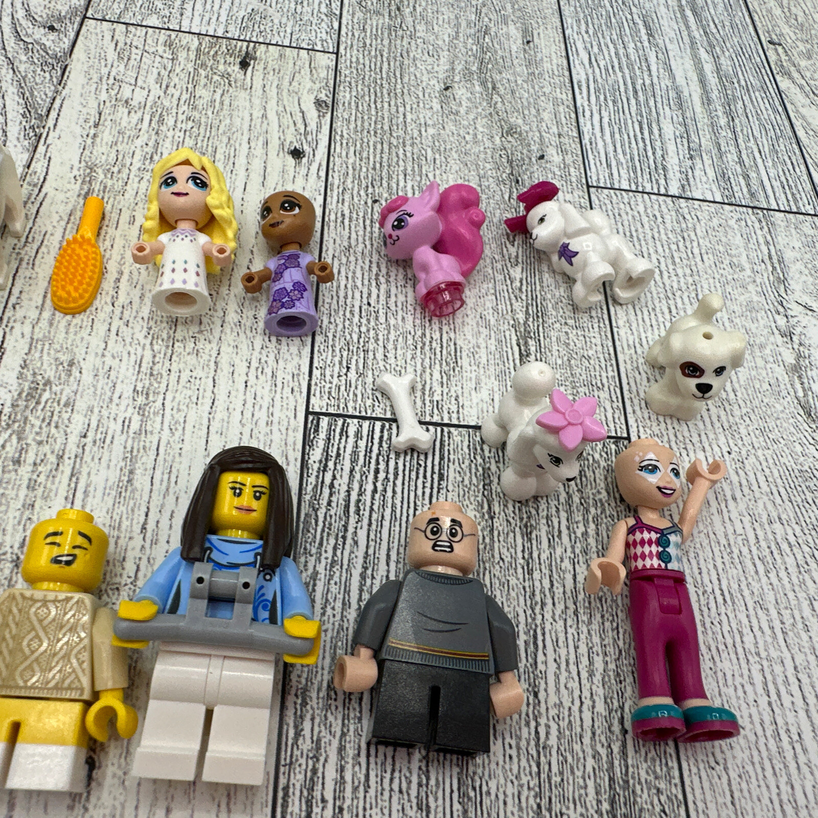 Mixed LEGO Minifigure Toy Lot of Action Figures Dolls LEGO Friends Animals