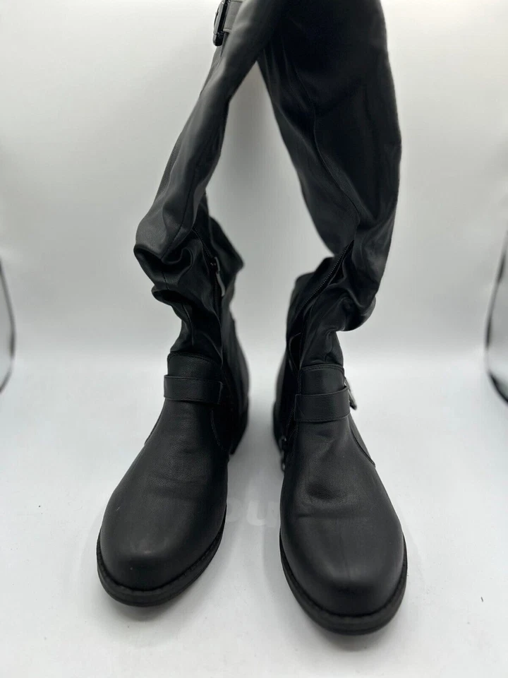 Bota de montar Journee Collection Stormy para mujer talla 9,5 cuero negro holgada Foto 2 de 4