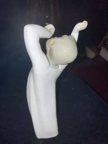 Vintage Lladro' Figurine Boy Yawning #4870 Stands 8.5” Tall (PERFECT CONDITION) - Picture 3 of 5