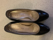 Schwarze Pumps aus Lackleder (TANDY)