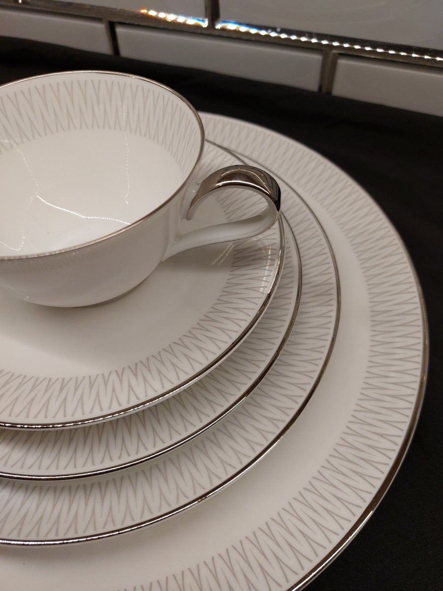 Bavaria ババリア　トリオセット Heinrich & Co Bavaria 5-Piece Porcelain China Set: Monarch Pattern