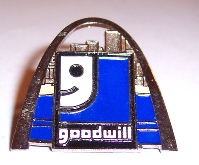 Goodwill Industries employee 1 INCH TALL Pin ST LOUIS MO Missouri Gateway Arch