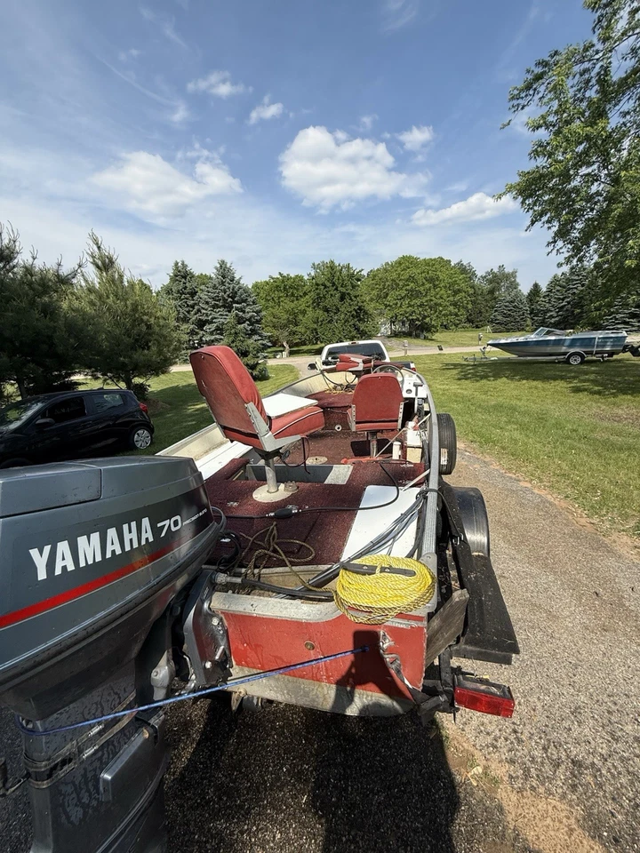 Motor Lund 1985 18’ 70 caballos de fuerza, limpio y funciona bien. Foto 2 de 4