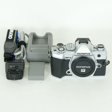 OLYMPUS OM-D E-M5 Mark III Silver Body Set Working