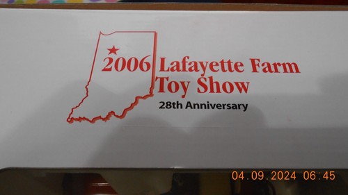 SpecCast 2006 Lafayette Farm Show Farmall 340 Diesel Tractor 1/16 Scale NewinBox - Picture 8 of 9