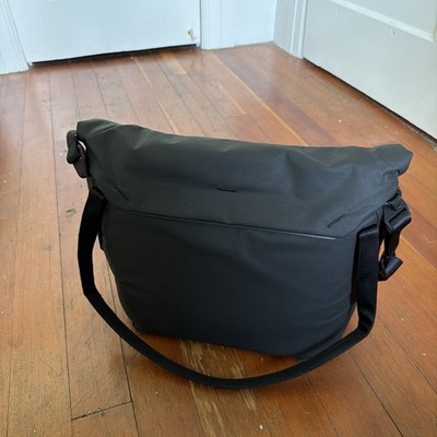 Peak Design ~ Black Messenger Bag Zip Closure Adjustable Shoulder Strap for Men