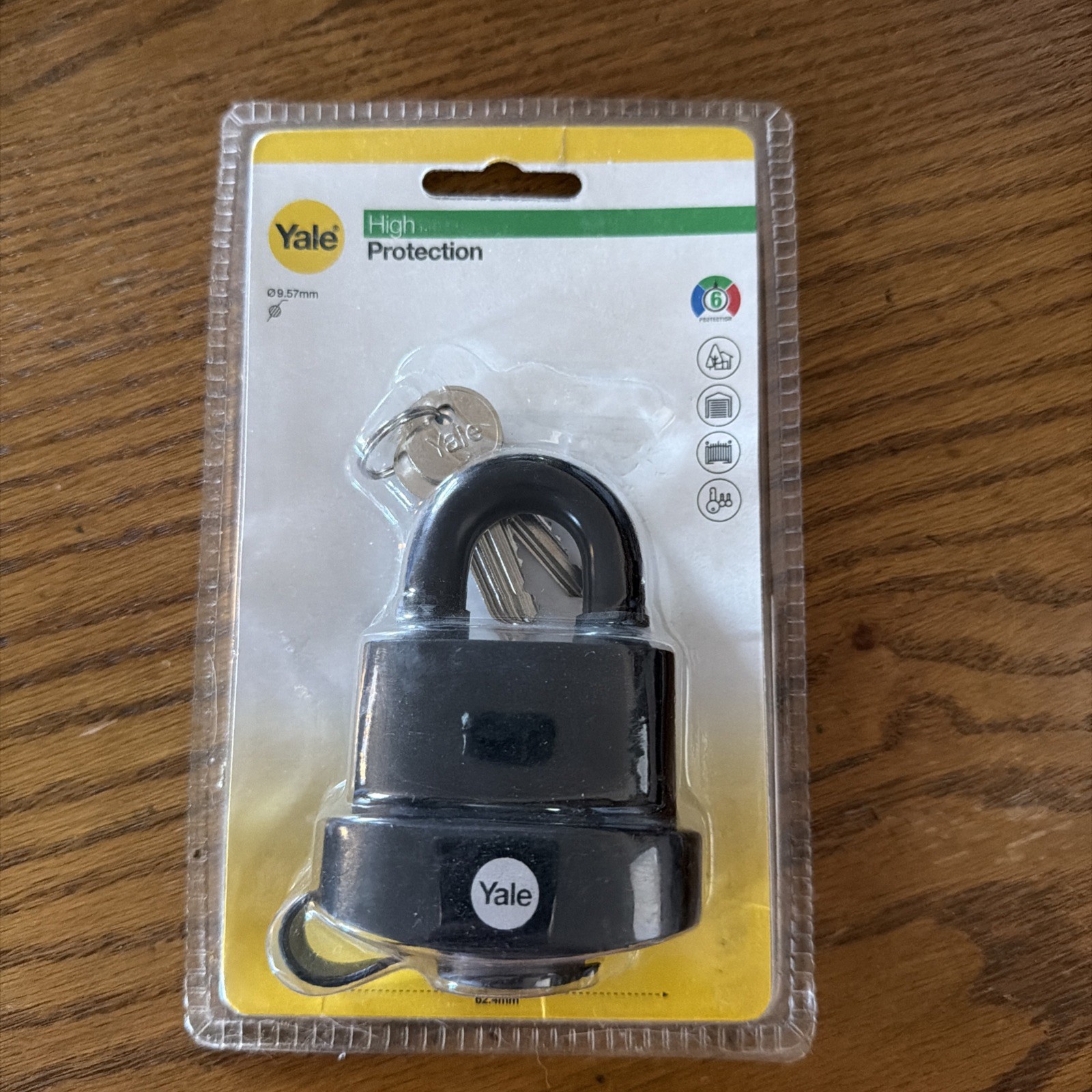 YALE Weatherproof Padlock - 61mm - Y220B/61/123/1 - NEW SEALED