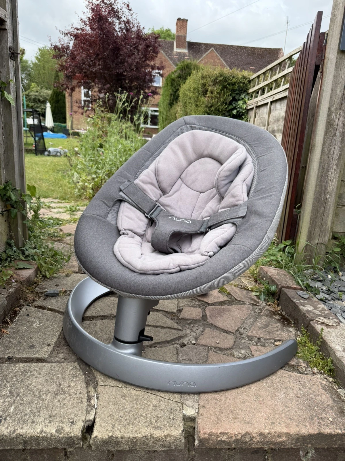 Nuna Leaf Curve Baby Rocker Swing Chair Grey fantastic condition, freshly washed
Opens in a new wind