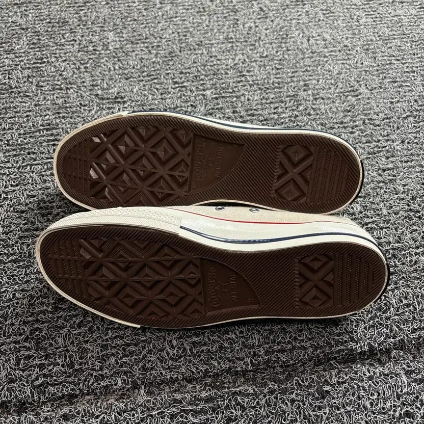 Converse Chuck Taylor 70 Classic Parchment Sneakers, 265mm, Used thumbnail 2