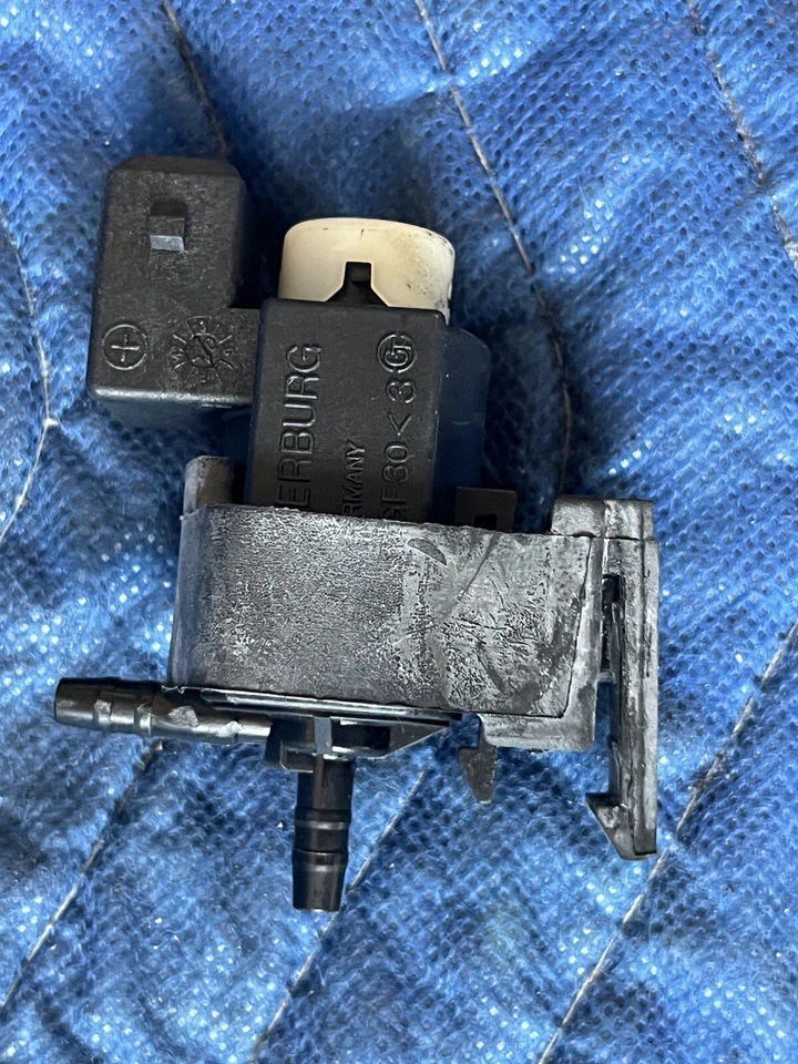 06-13 BMW 328i 335i E92 E90 Electric Válvula de escape Electric Solenoide de vacío 7560946 OEM Foto 2 de 4