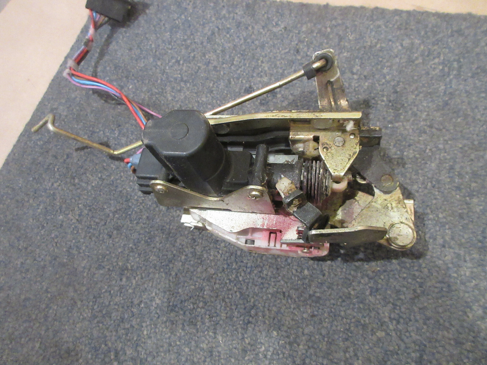 Ferrari, 355-348 - RH Door Lock / Actuator - P/N 64685200