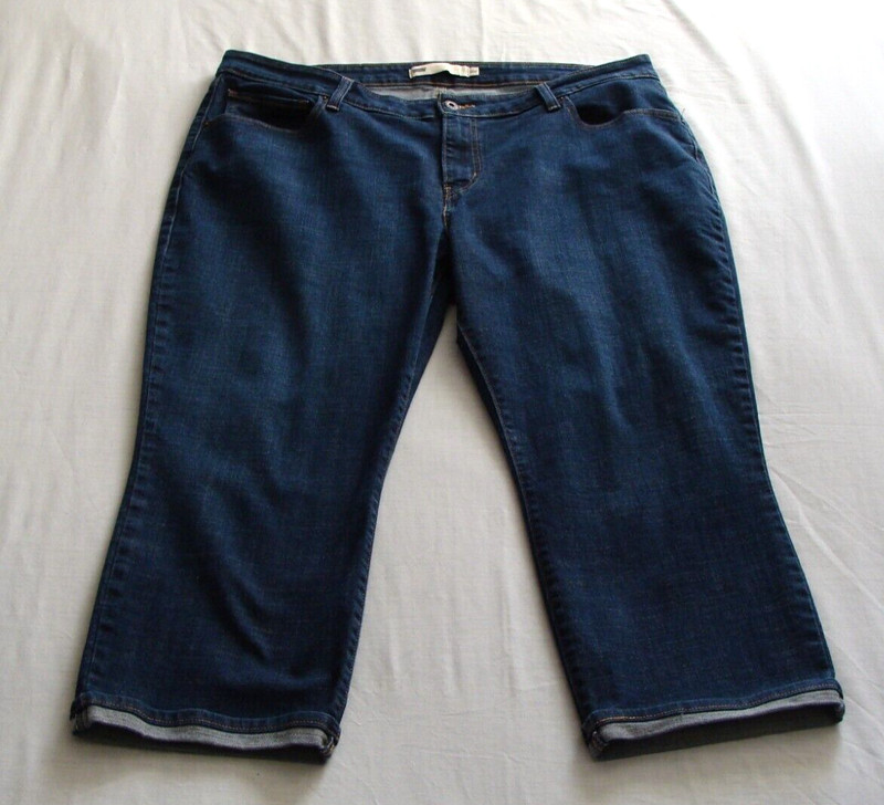 LEVI's Dark Wash CROP Length Jeans Sz 20W (22.5 Inch Inseam)