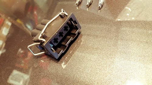 1 CONNECTEUR ELECTRIQUE FEMELLE " 3 BROCHES " AUTOS AUDI / SEAT / VW...VR6... - Picture 3 of 5