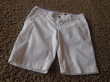 SO women's NWT junior sz 5 white Bermuda white cotton/spandex shorts 