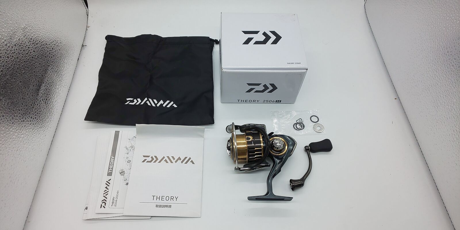 Daiwa Spinning Reel 17 Theory 2506 H (2500 Size)