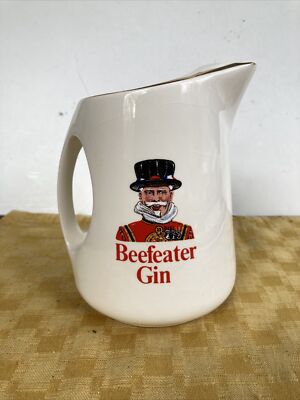 Vintage Wade England Beefeater Gin 6'' 24 oz. Pitcher With Gold Trim - Very Good