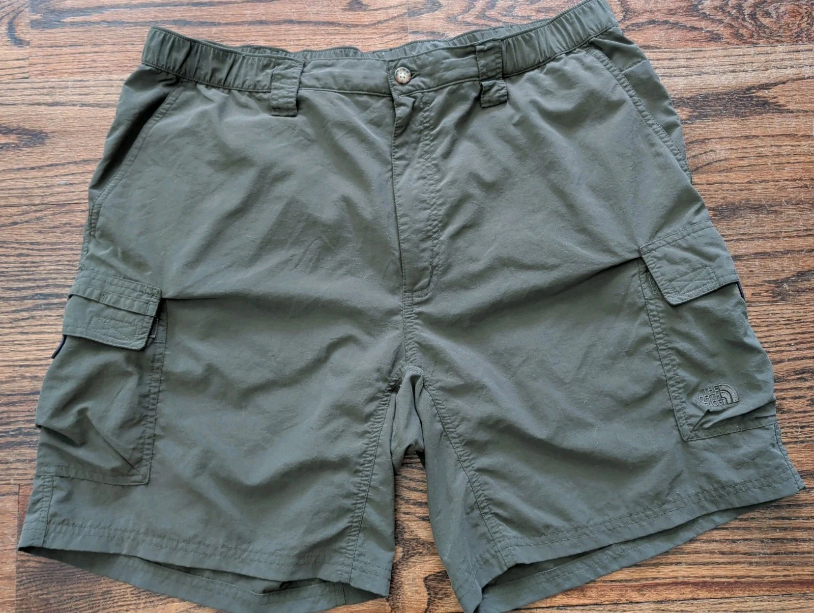 NWOT The North Face Mens XL Army Green Nylon Cargo Shorts Outdoor Hiking Utility