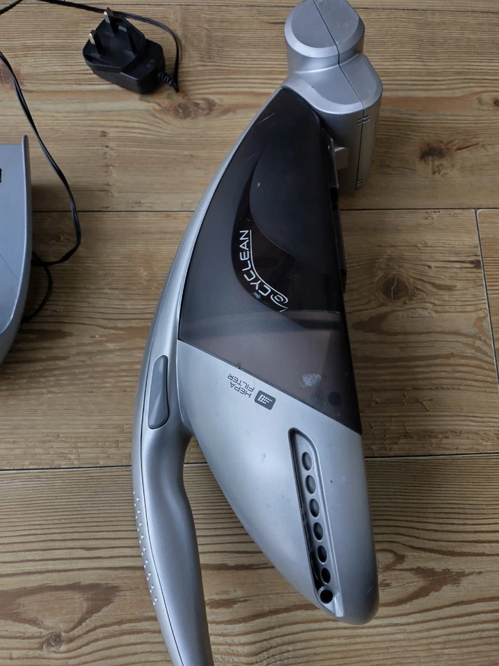 Hoover Jovis Turbo Power 12v Dry Rechargeable Car Vacuum - With Charger Base. - Image 4 of 4