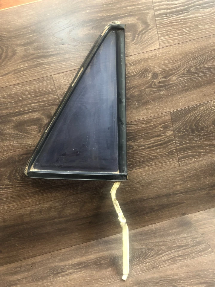 Chevrolet Spectrum, Isuzu I-Mark 4 puertas; 1985 - 1989, cristal de ventilación de puerta trasera izquierda Foto 3 de 4