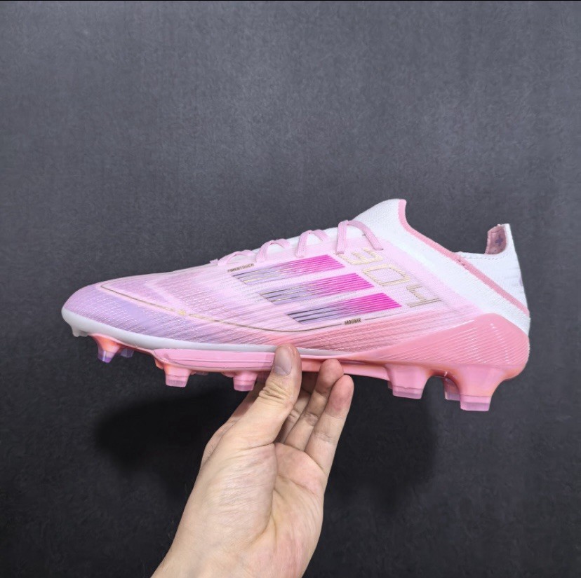 Crampon Adidas F50