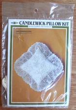 New Vintage M H Yarns Candlewick Pillow Kit "Diamond Floral" w Lace Trim  sz 7x7