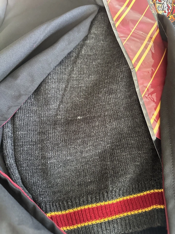 Disfraz Charades Gryffindor Estudiante Harry Potter Deluxe Niño Talla M (8-10) Foto 3 de 3