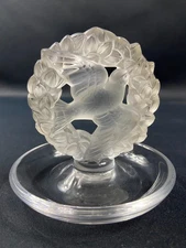 Baguier à la mésange et à la couronne de lauriers en cristal signé LALIQUE