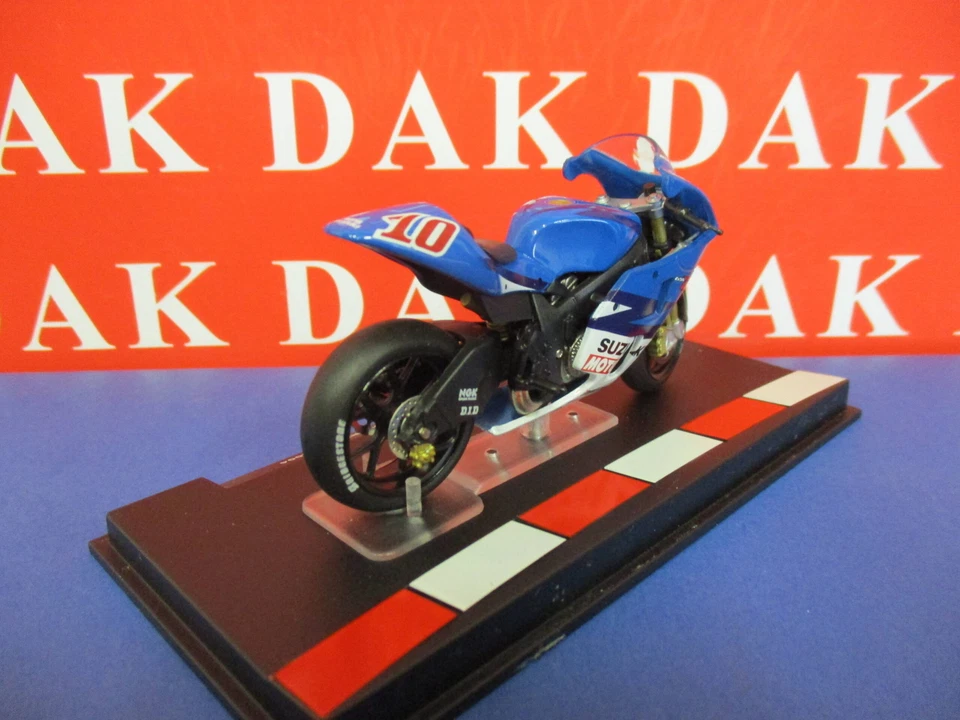 Die cast 1/24 Modellino Moto GP Suzuki GSV-R Kenny Roberts Junior 2004 - Immagine 3 di 4