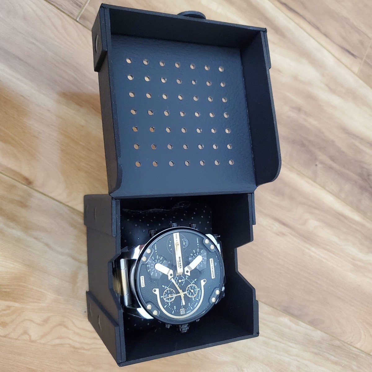 Diesel Watch (DZ7459) Three tones gold, silver and black color