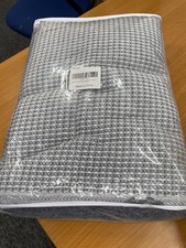 BNWT Grey and White Waffle Stitch Throw Blanket 80x230cm CG L20