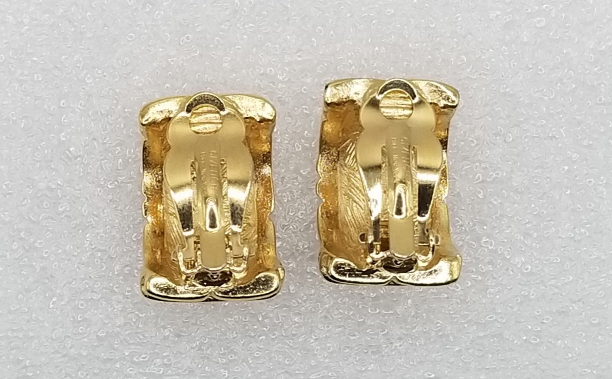 Vintage Givenchy Paris New York Logo Hoop Gold Tone Clip on Earrings thumbnail 12
