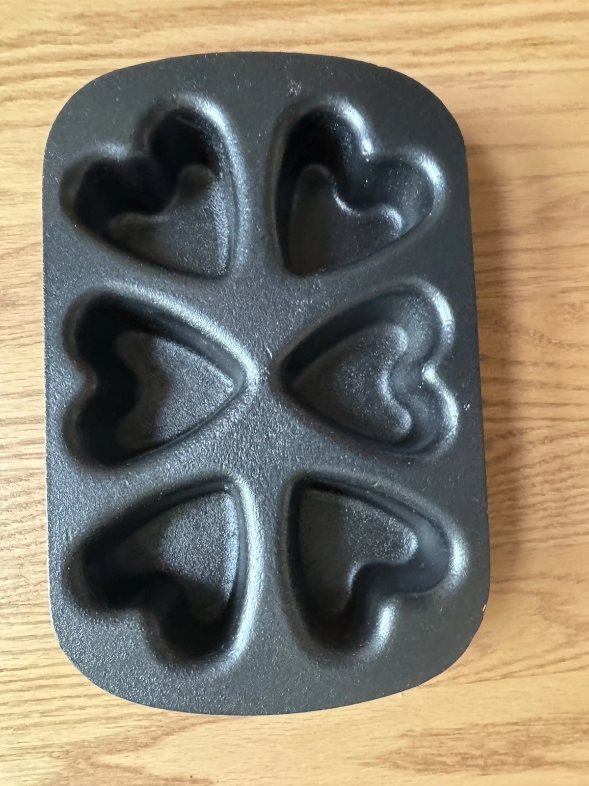 Cast Iron Heart Gem Pan 6 Cup Muffin Mold Baking Pan Cornbread Pan