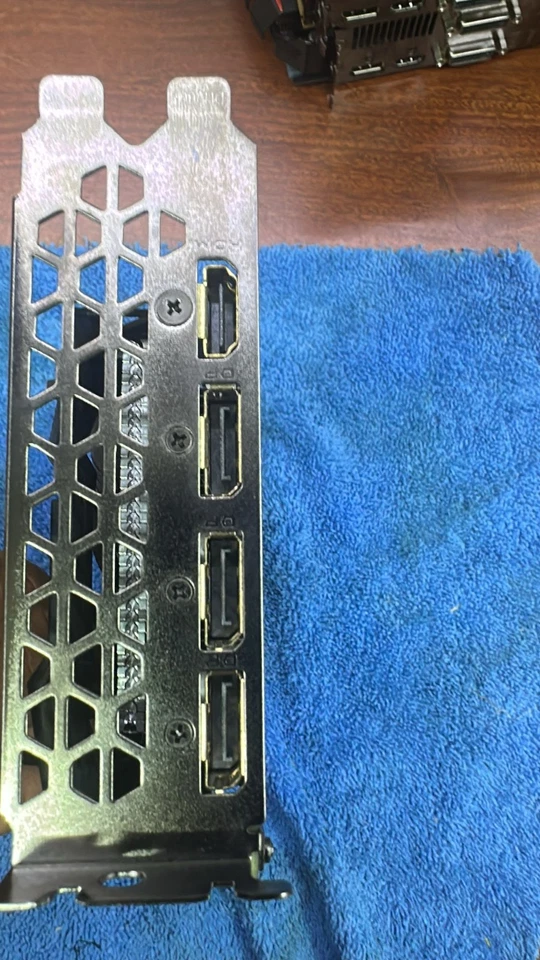 Gigabyte Radeon GV-RX570GAMING-4GD GDDR5 SN200741040496 Graphics Card - Image 3 of 3