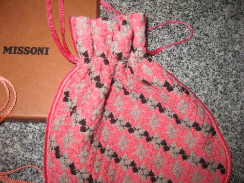 FAB MISSONI (ORNG LBL) SET A ZIGZAG BAG POUCH & GEOMETRIC SHAPE KEYCHAIN NIB