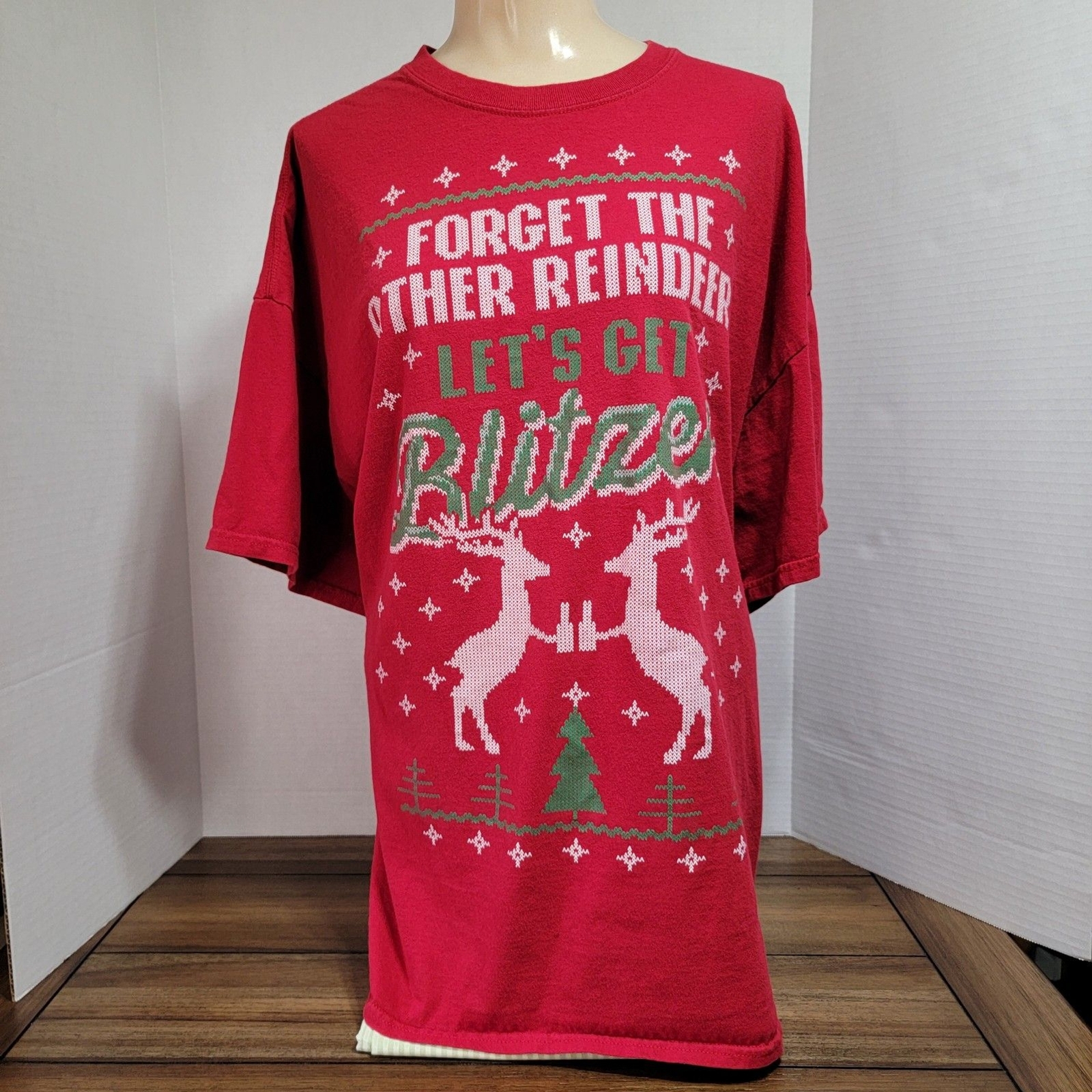 ALTRA T shirt Forget The Other Reindeer Let's Get Blitzen Graphic SS rossa Natale 2XL