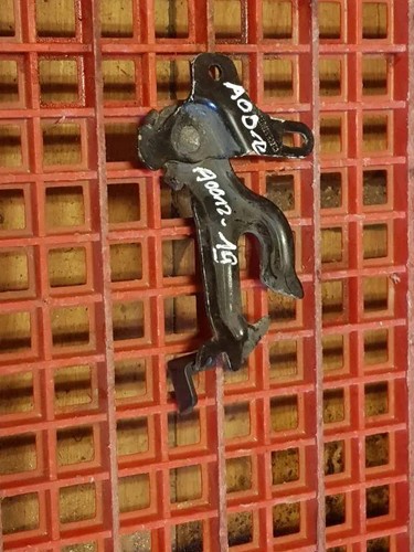 VOLVO V60 Motorhaubensicherung 31218611 2.40 Diesel 158kw 2013 33152558