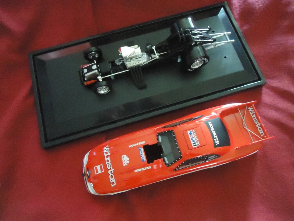 BRANCO BAZEMORE 1997 RCCA WINSTON MUSTANG CARRO ENGRAÇADO ESCALA 1/24 1/3500 COM ESTOJO - Imagem 4 de 4